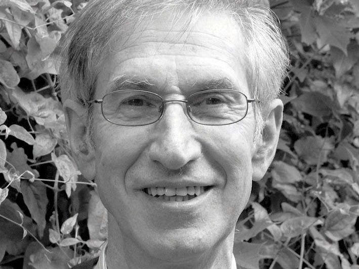 Der ehemalige Caritas-Seelsorger Elmar Simma präsentiert sein Buch " Der ehemalige Caritas-Seelsorger Elmar Simma präsentiert sein Buch "