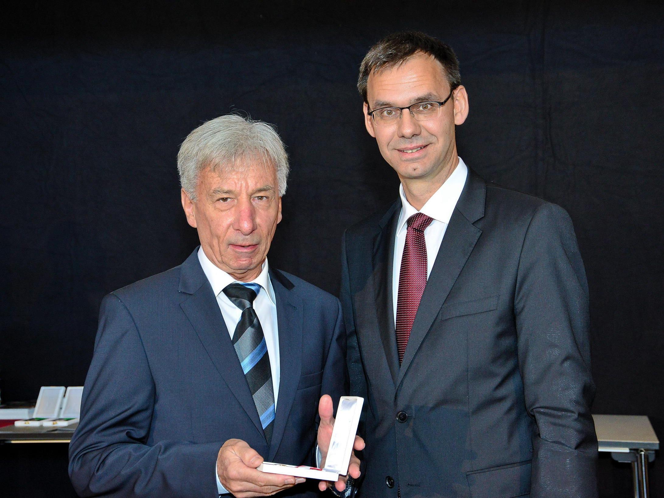 Hohe Auszeichnung für Professor Bruno Oberhammer
