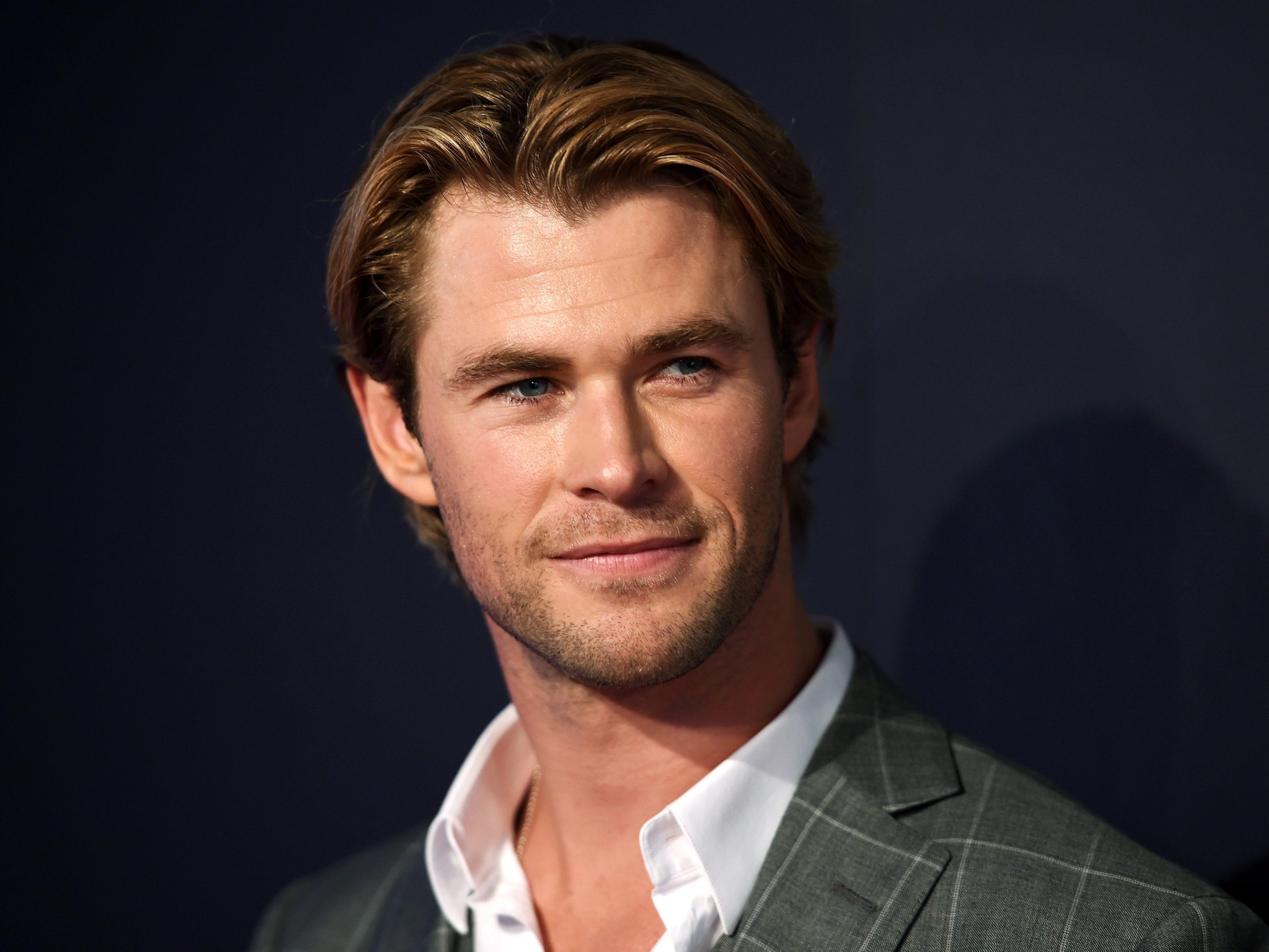 Chris Hemsworth trägt nun für einen Jahr den Titel "Sexiest Man Alive".