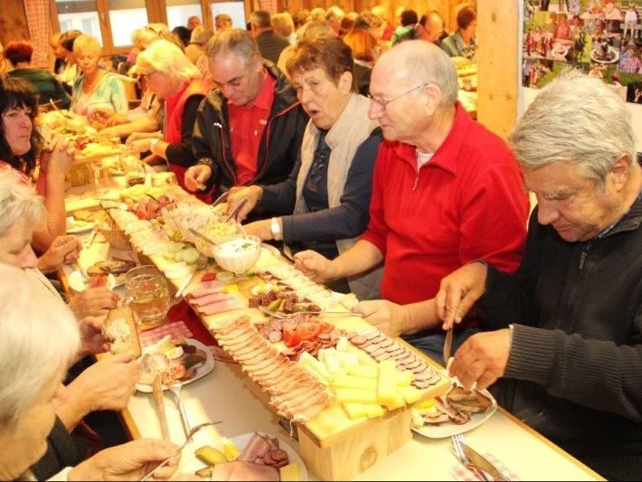 Großen Anklang fand das „Jausen-Buffet“ in „Bickel´s Mostschenke“ in Laterns Großen Anklang fand das „Jausen-Buffet“ in „Bickel´s Mostschenke“ in Laterns