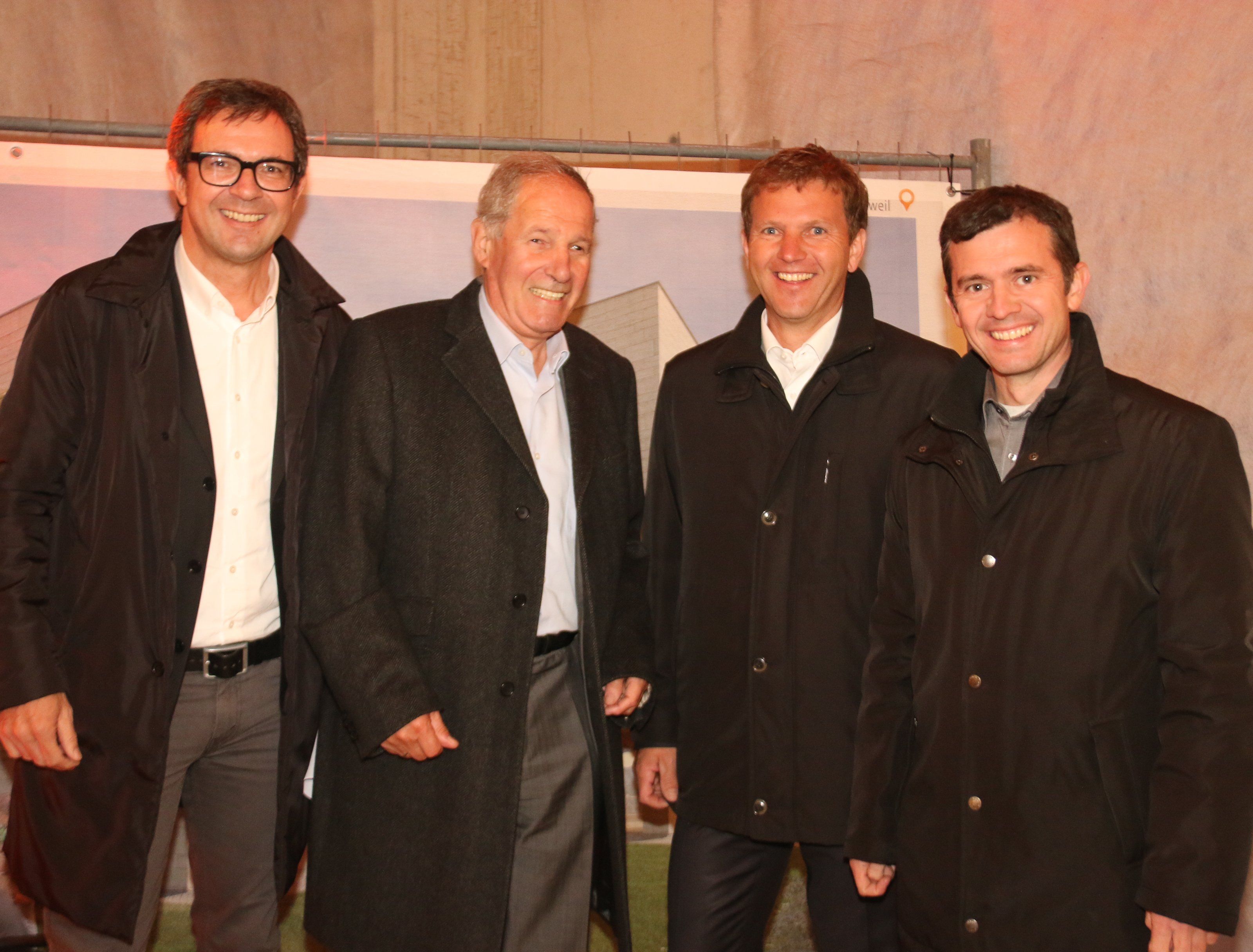 Bernhard Ölz Joe Welte, Roman Rauch und Martin Summer amüsierten sich prächtig bei der Firstfeier in Rankweil. Bernhard Ölz Joe Welte, Roman Rauch und Martin Summer amüsierten sich prächtig bei der Firstfeier in Rankweil.