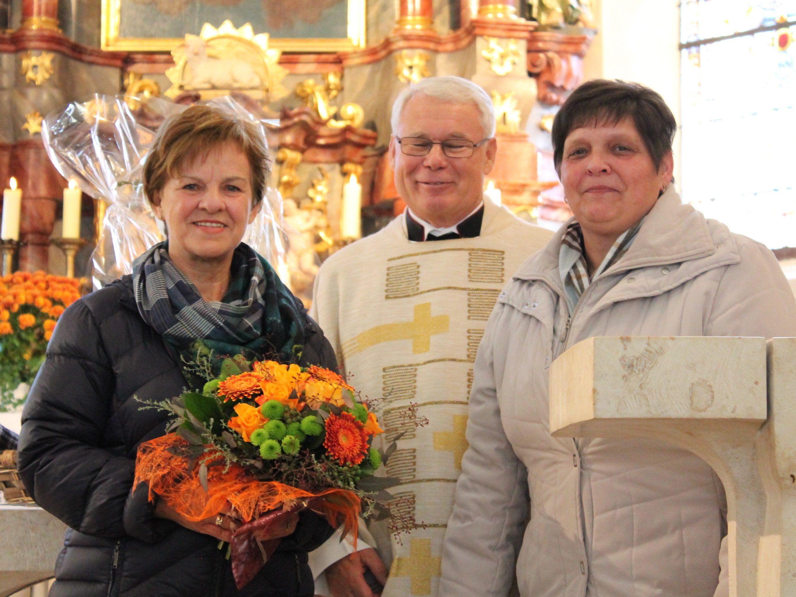 Helga Haid, Pfarrer Haas und Pfarrteamleiterin Gabi Fritsch Helga Haid, Pfarrer Haas und Pfarrteamleiterin Gabi Fritsch