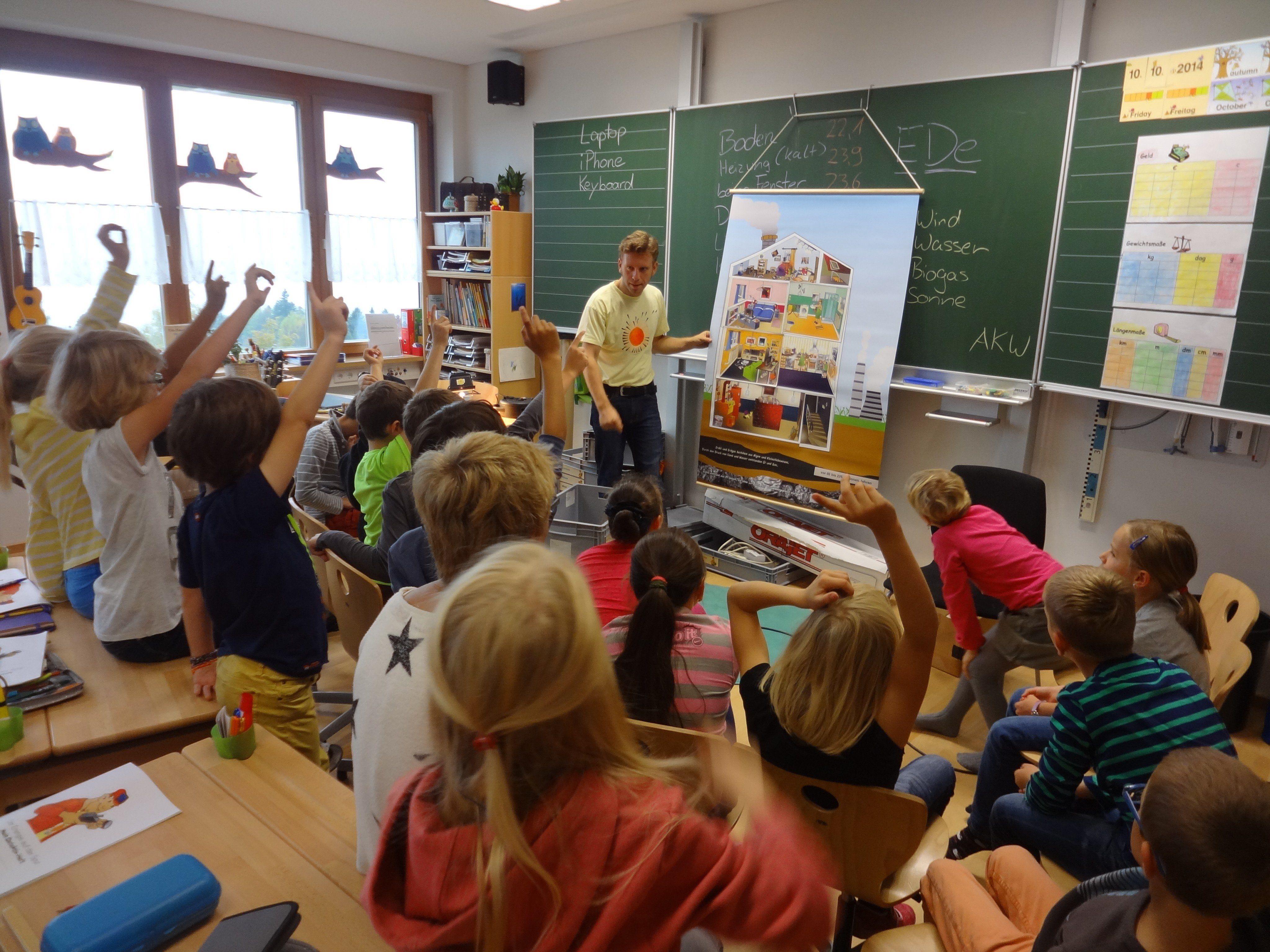 Auch die Volksschüler in Eichenberg lernten, wie sie der Energie und den „Energiedieben“ im Alltag auf die Spur kommen können.