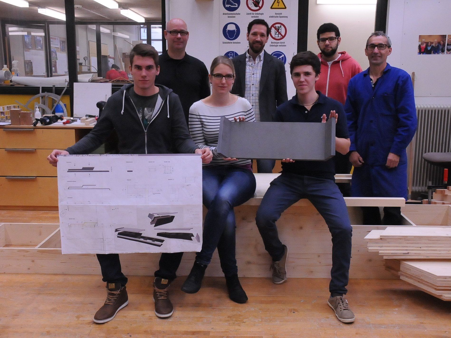 Schüler der HTL bauten das Podium für die Jugendspiele im Jänner. Schüler der HTL bauten das Podium für die Jugendspiele im Jänner.