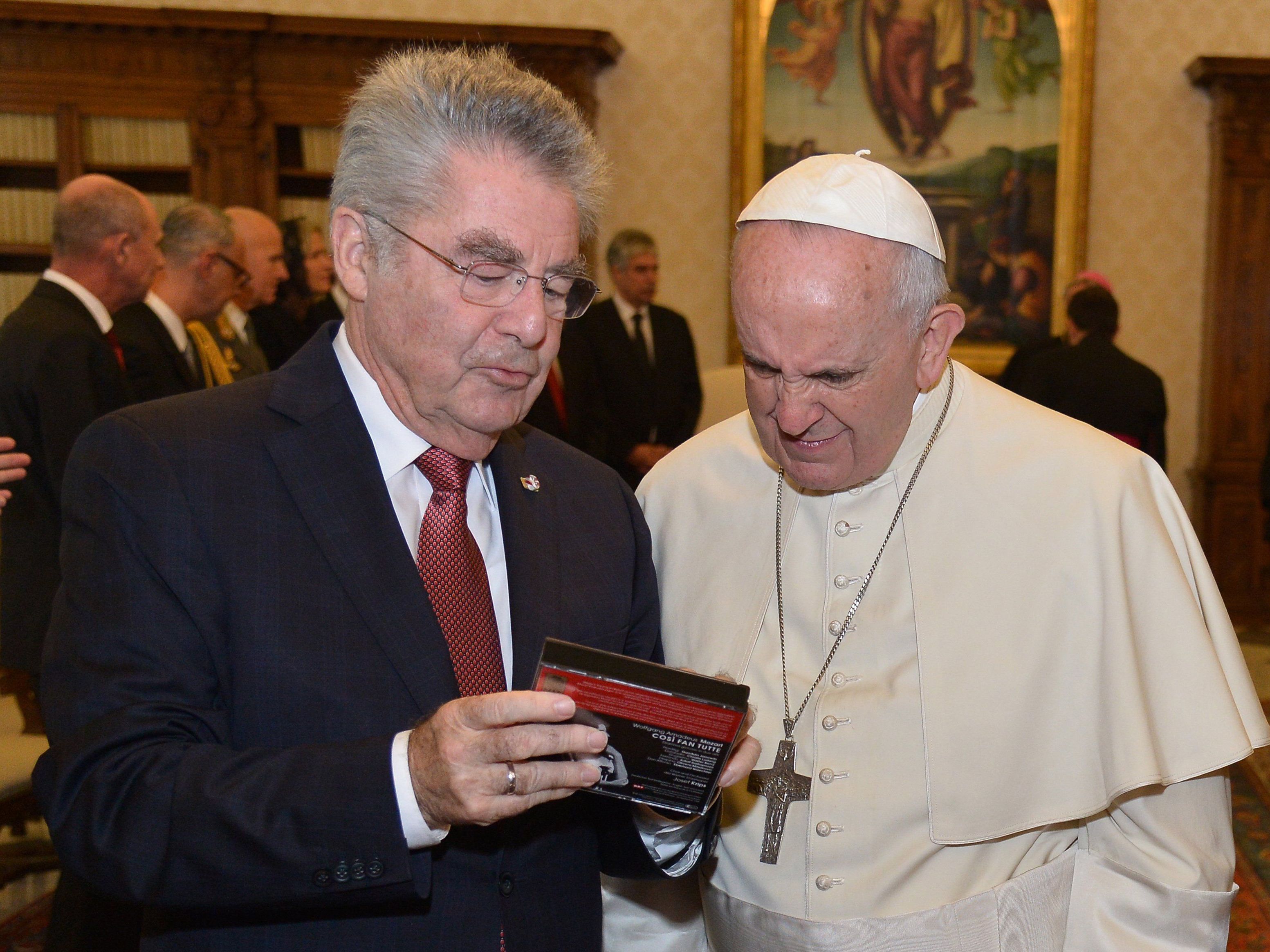 Bei seinem Besuch im Vatikan hat Bundespräsident Fischer den Papst eingeladen. Bei seinem Besuch im Vatikan hat Bundespräsident Fischer den Papst eingeladen.
