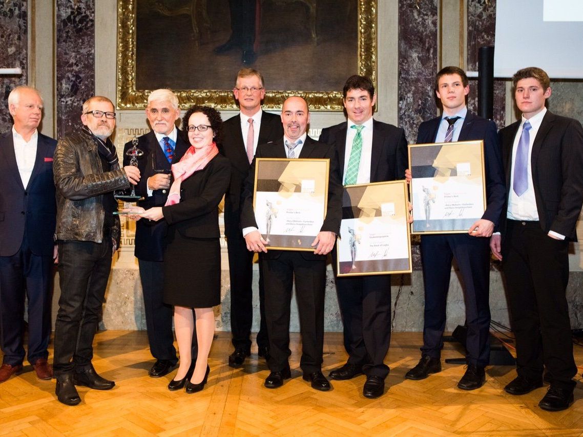 Die BuLu erhält den Golden Pixel Award für die BuLu Motions Box, v.l.n.r.: DI Ernst Brunbauer, Grafikdesigner Roland Schuster, Prof. Dr. Werner Sobotka, GF Mag. Christine Schwarz-Fuchs, Michael Seidl, Bernhard Peter, Wolfgang Körper, Maximilian Fitz und Daniel Hämmerle. Die BuLu erhält den Golden Pixel Award für die BuLu Motions Box, v.l.n.r.: DI Ernst Brunbauer, Grafikdesigner Roland Schuster, Prof. Dr. Werner Sobotka, GF Mag. Christine Schwarz-Fuchs, Michael Seidl, Bernhard Peter, Wolfgang Körper, Maximilian Fitz und Daniel Hämmerle.