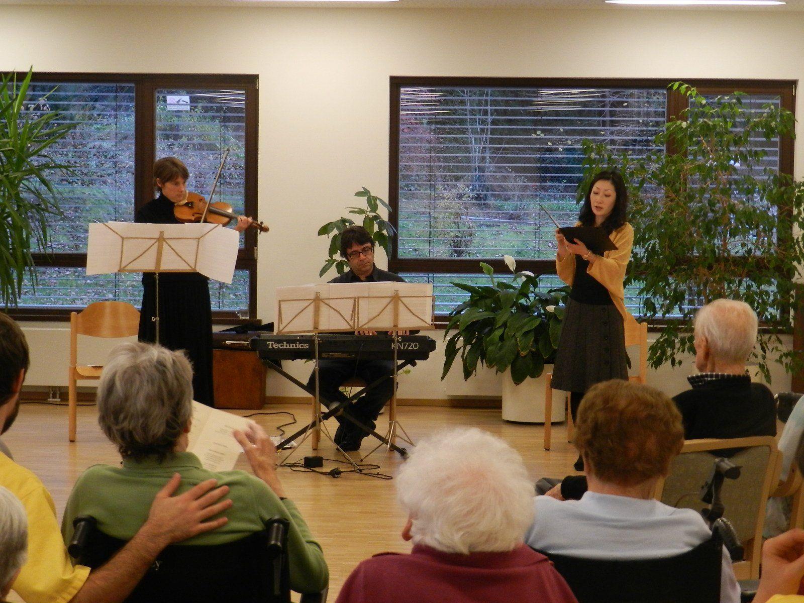 Die Mitglieder des „Ensemble Plus“ begeisterten die SeniorInnen des SeneCura Laurentiusparks Bludenz mit klassischen Stücken aus der Musikgeschichte.