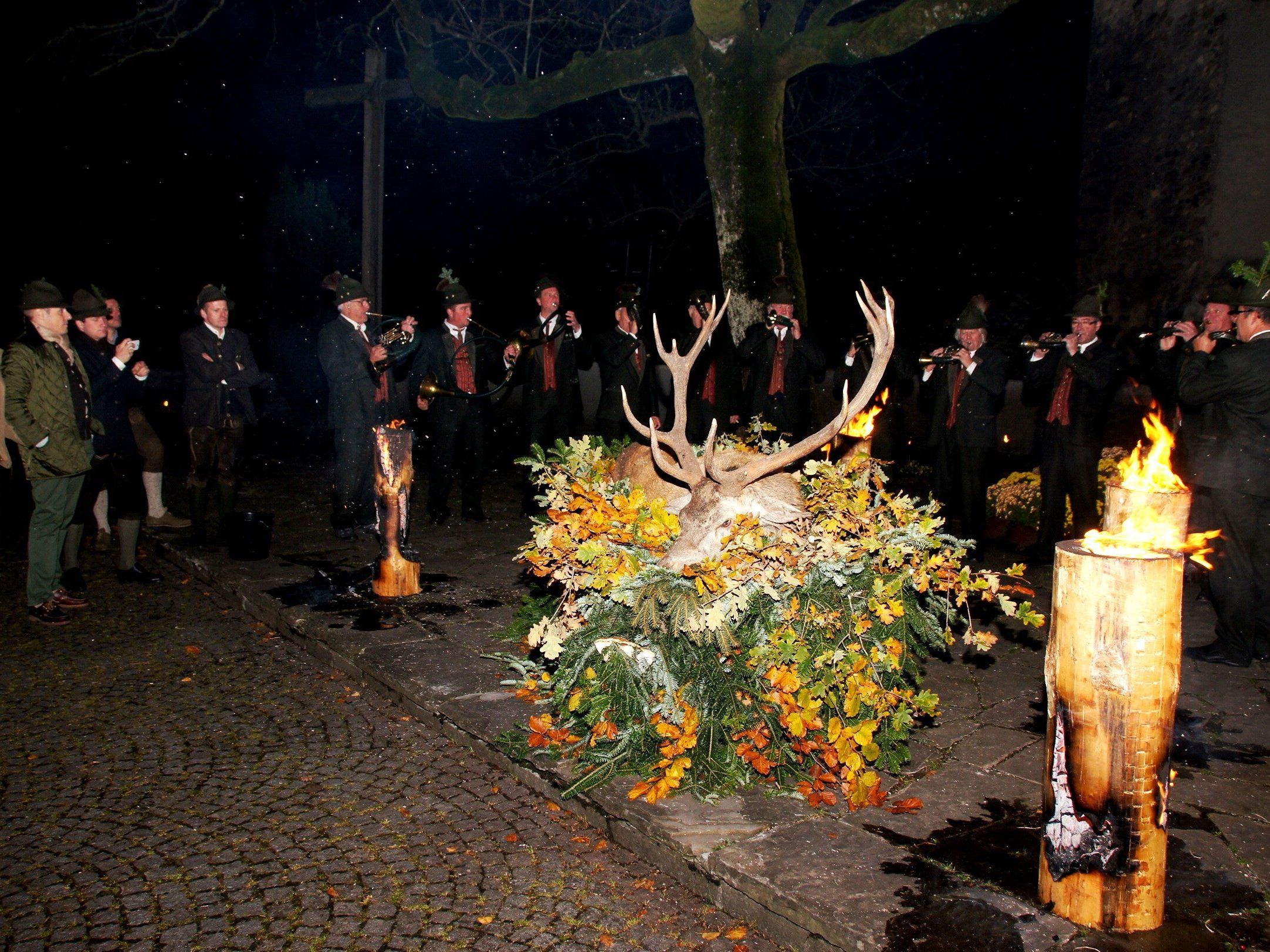 Feierliche Zeremonie beim Hubertusfest Feierliche Zeremonie beim Hubertusfest
