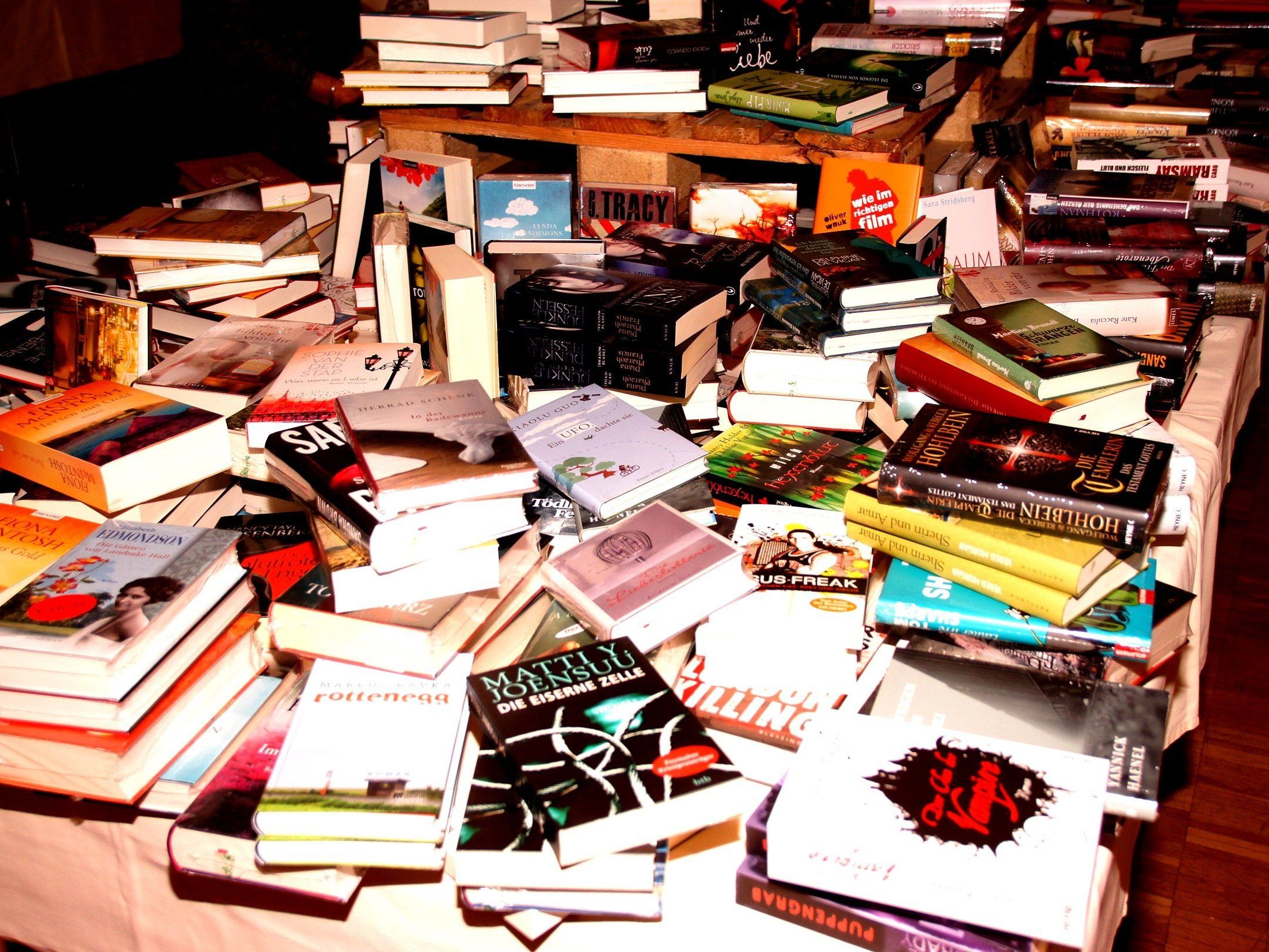 Bücher, wohin das Auge reicht Bücher, wohin das Auge reicht