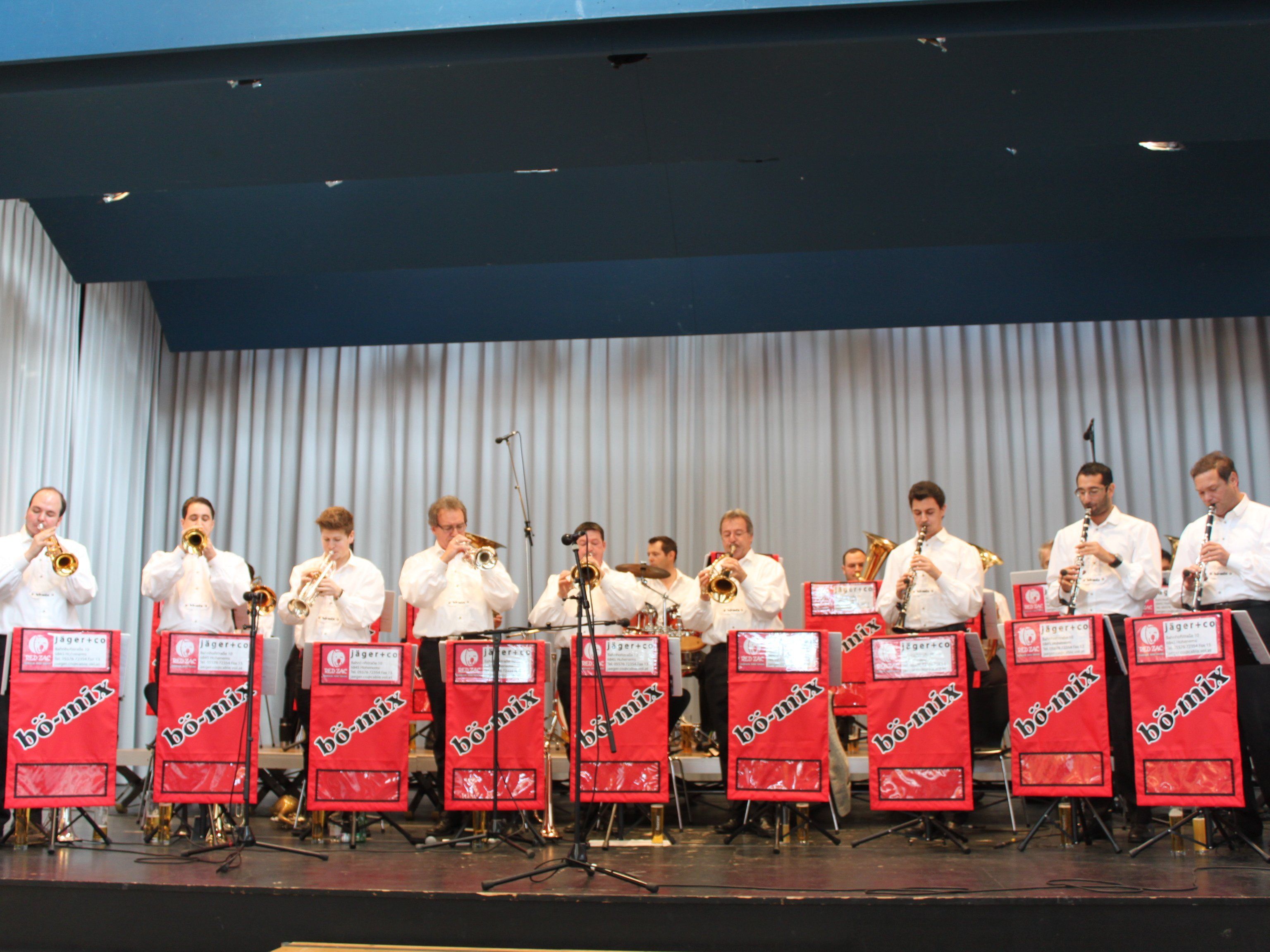 bö-mix beim Frühschoppen im Frödischsaal in Muntlix bö-mix beim Frühschoppen im Frödischsaal in Muntlix