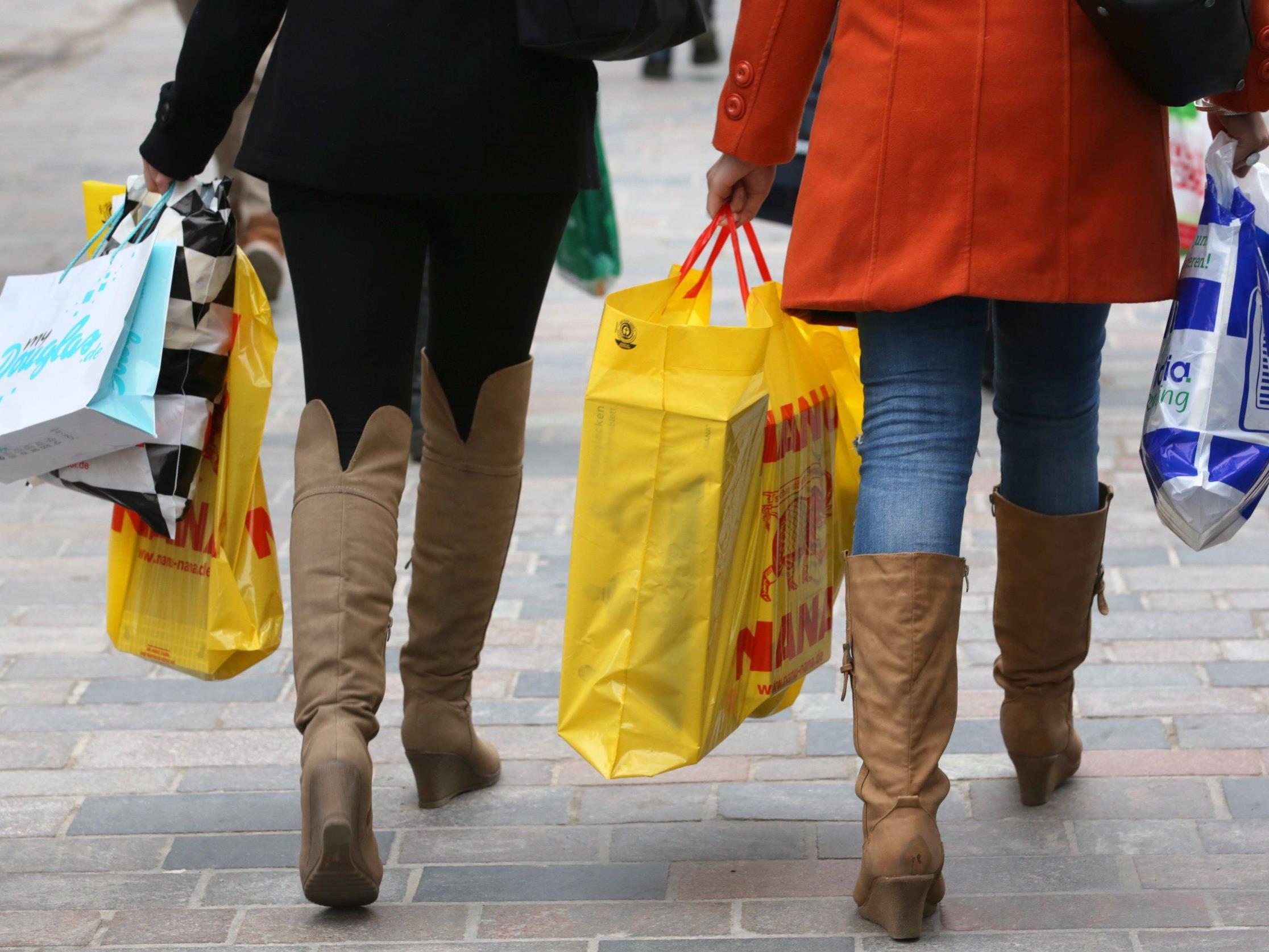 Befürworter der Sonntagsöffnung sehen bessere Einkaufsmöglichkeiten, aber Handel ist skeptisch.