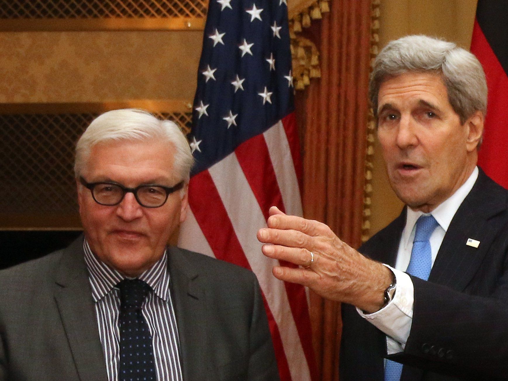 Der deutsche Außenminister Frank-Walter Steinmeier und US-Außenminister John Kerry in Wien. Der deutsche Außenminister Frank-Walter Steinmeier und US-Außenminister John Kerry in Wien.