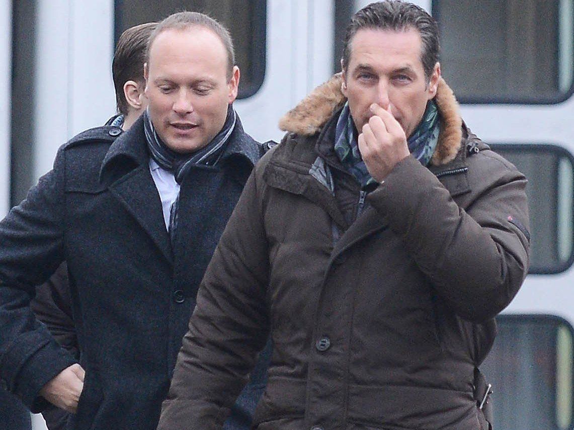 Niederösterreichischer FP-Chef: Demonstranten in Traiskirchen "Erd- und Höhlenmenschen" Niederösterreichischer FP-Chef: Demonstranten in Traiskirchen "Erd- und Höhlenmenschen"