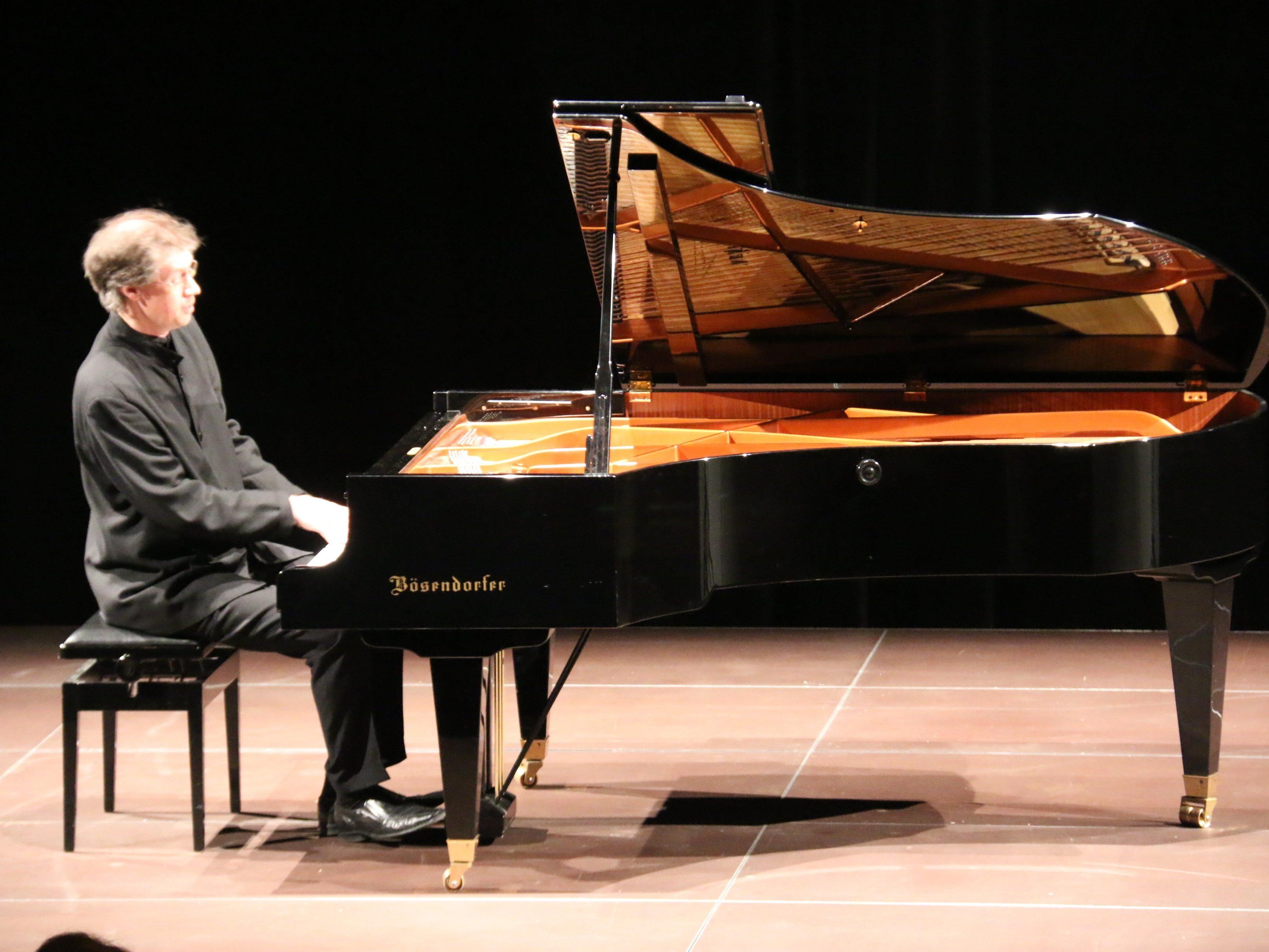 Der englische Weltklassepianist Ian Fountain spielte auf Einladung der Chopin-Gesellschaft im Pförtnerhaus.