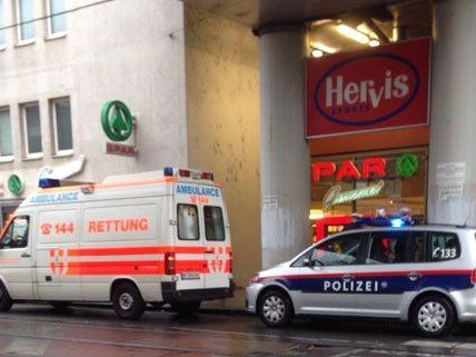 Auf offener Straße wurde eine Leiche gefunden. Auf offener Straße wurde eine Leiche gefunden.