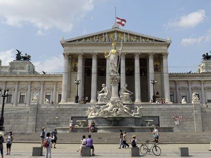 Eine Ausstellung darüber, wie das Parlament nicht aussehen wird. Eine Ausstellung darüber, wie das Parlament nicht aussehen wird.