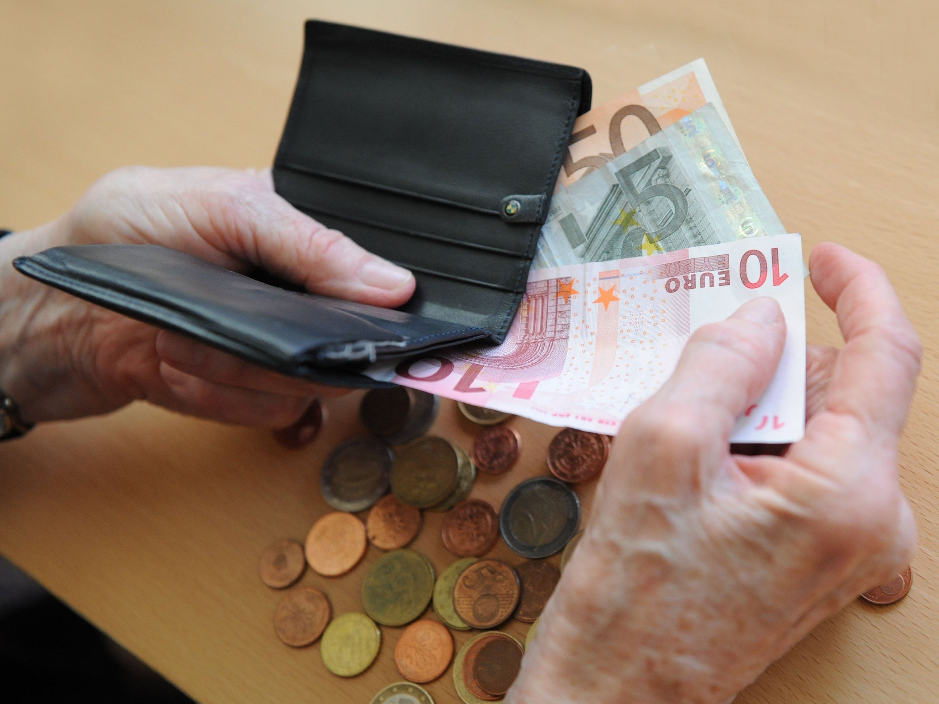Jahreseinkommen von Vorarlbergs Pensionistinnen österreichweit am niedrigsten. Jahreseinkommen von Vorarlbergs Pensionistinnen österreichweit am niedrigsten.