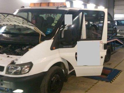 Dieses Fahrzeug wurde von der Polizei aus dem Verkehr gezogen. Dieses Fahrzeug wurde von der Polizei aus dem Verkehr gezogen.