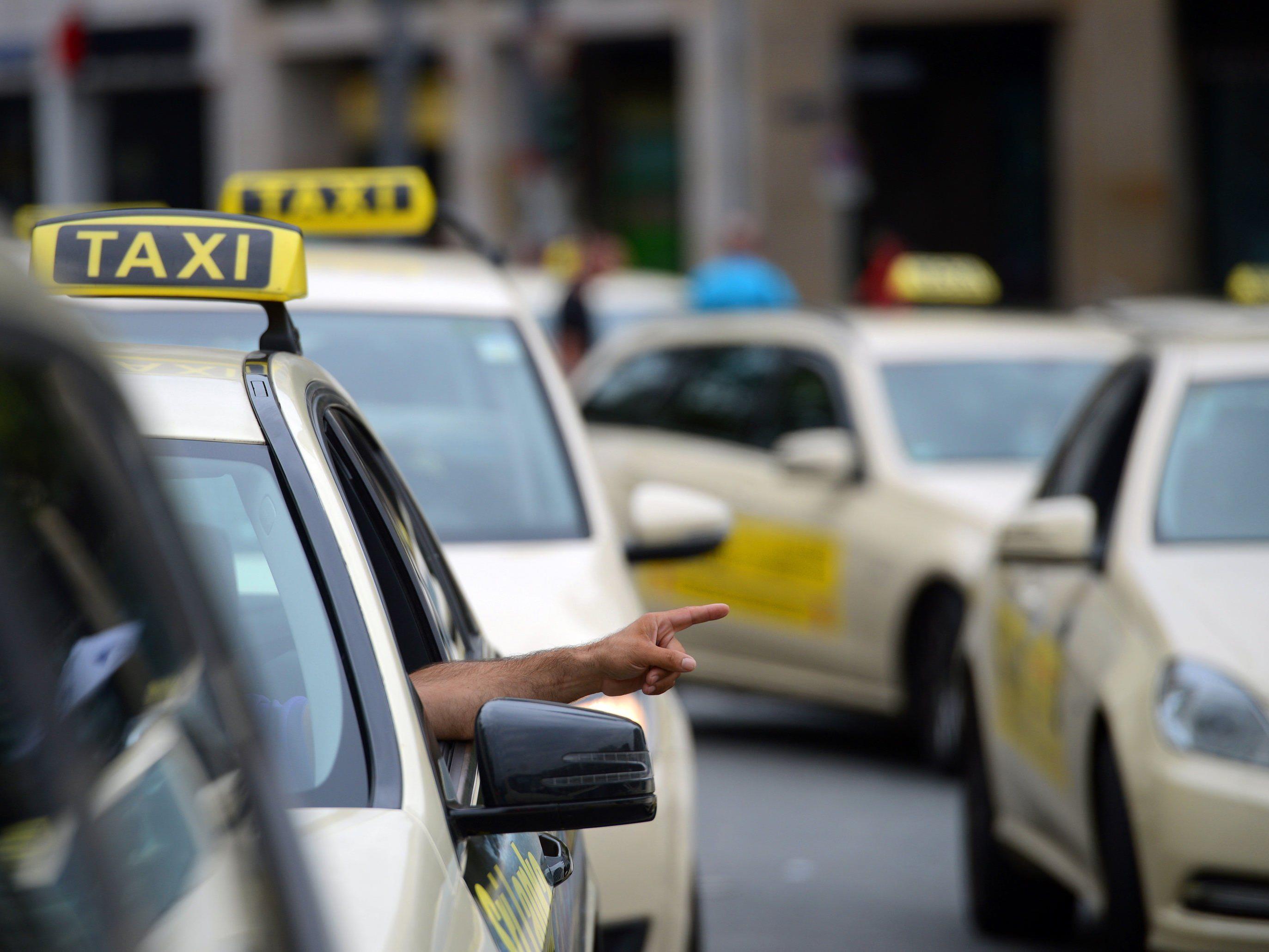 Taxi-Unternehmer wollen die missliebige Konkurrenz gerichtlich verbieten lassen.