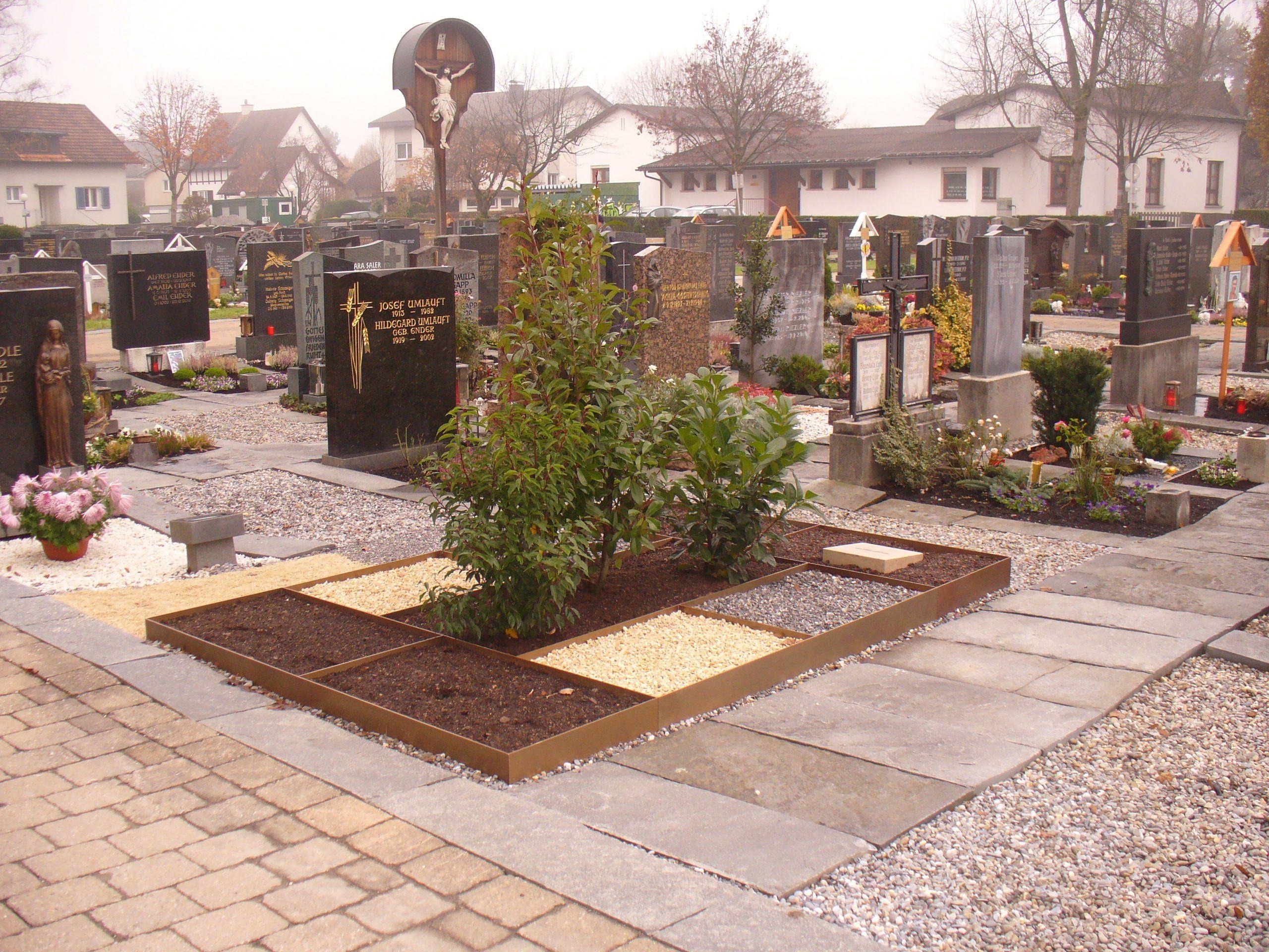 Die neuen Erd-Urnengräber am Friedhof Altach