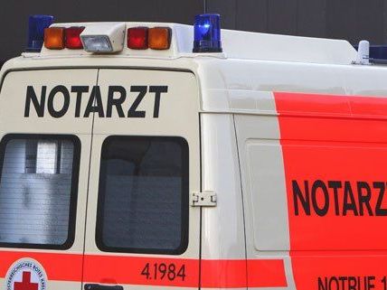 Der junge Fußgänger wurde bei dem Pkw-Unfall verletzt. Der junge Fußgänger wurde bei dem Pkw-Unfall verletzt.