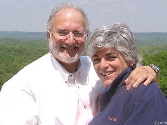 Bald wieder vereint - Gross mit seiner Frau Judy Bald wieder vereint - Gross mit seiner Frau Judy
