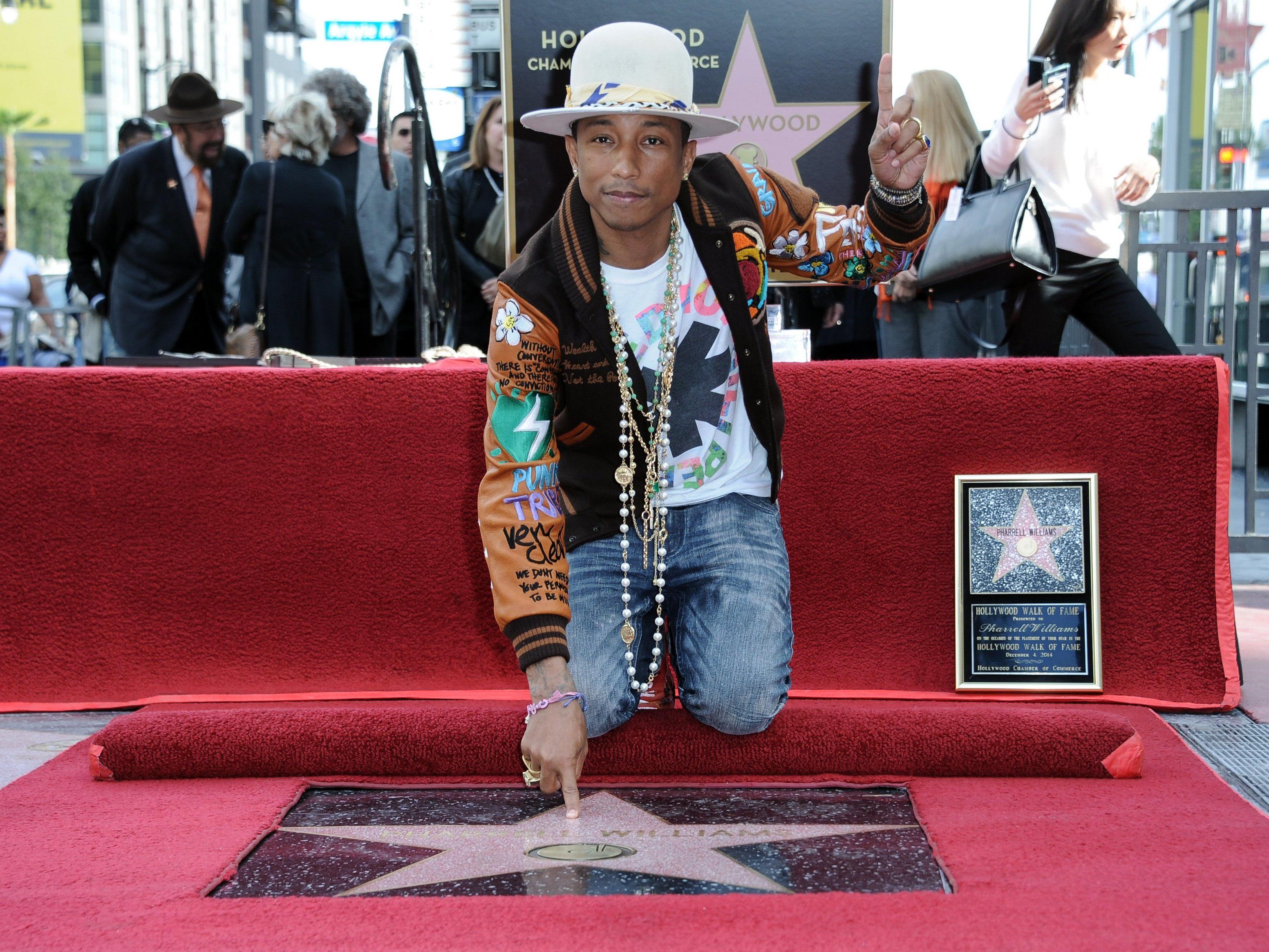 Popstar und Songwriter Pharrell Williams wurde mit einem Stern auf dem Walk of Fame geehrt. Popstar und Songwriter Pharrell Williams wurde mit einem Stern auf dem Walk of Fame geehrt.