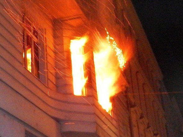 Ein Adventkranz fing im 8. Bezirk Feuer. Ein Adventkranz fing im 8. Bezirk Feuer.