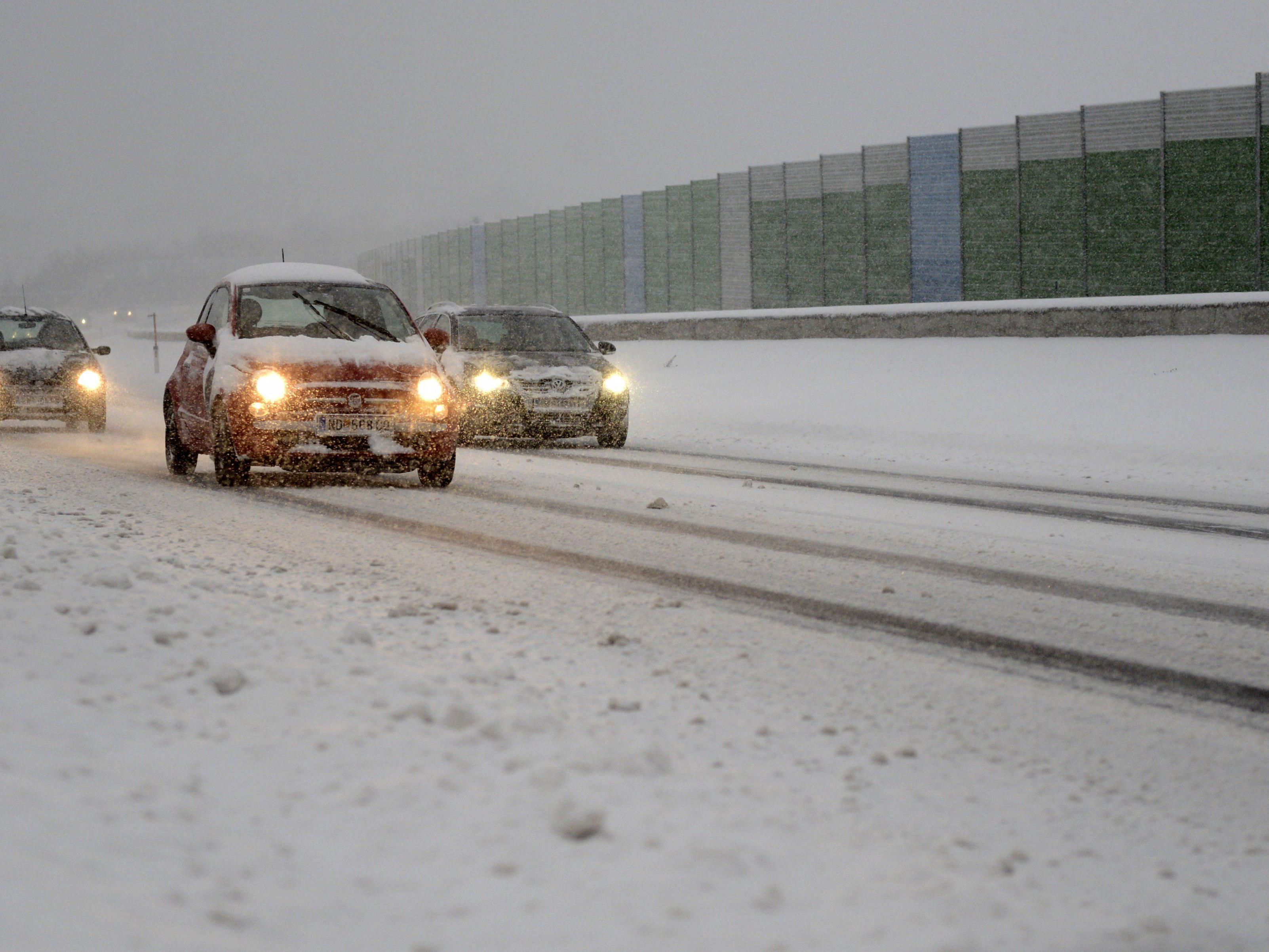 Vergangenes Jahr ereigneten sich in Österreich auf Schnee, Schneematsch und Glatteis 2.579 Verkehrsunfälle mit 3.479 Verunglückten.