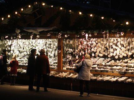 Im Schloss Neugebäude findet von 4. bis 8. Dezember ein Adventmarkt statt. Im Schloss Neugebäude findet von 4. bis 8. Dezember ein Adventmarkt statt.