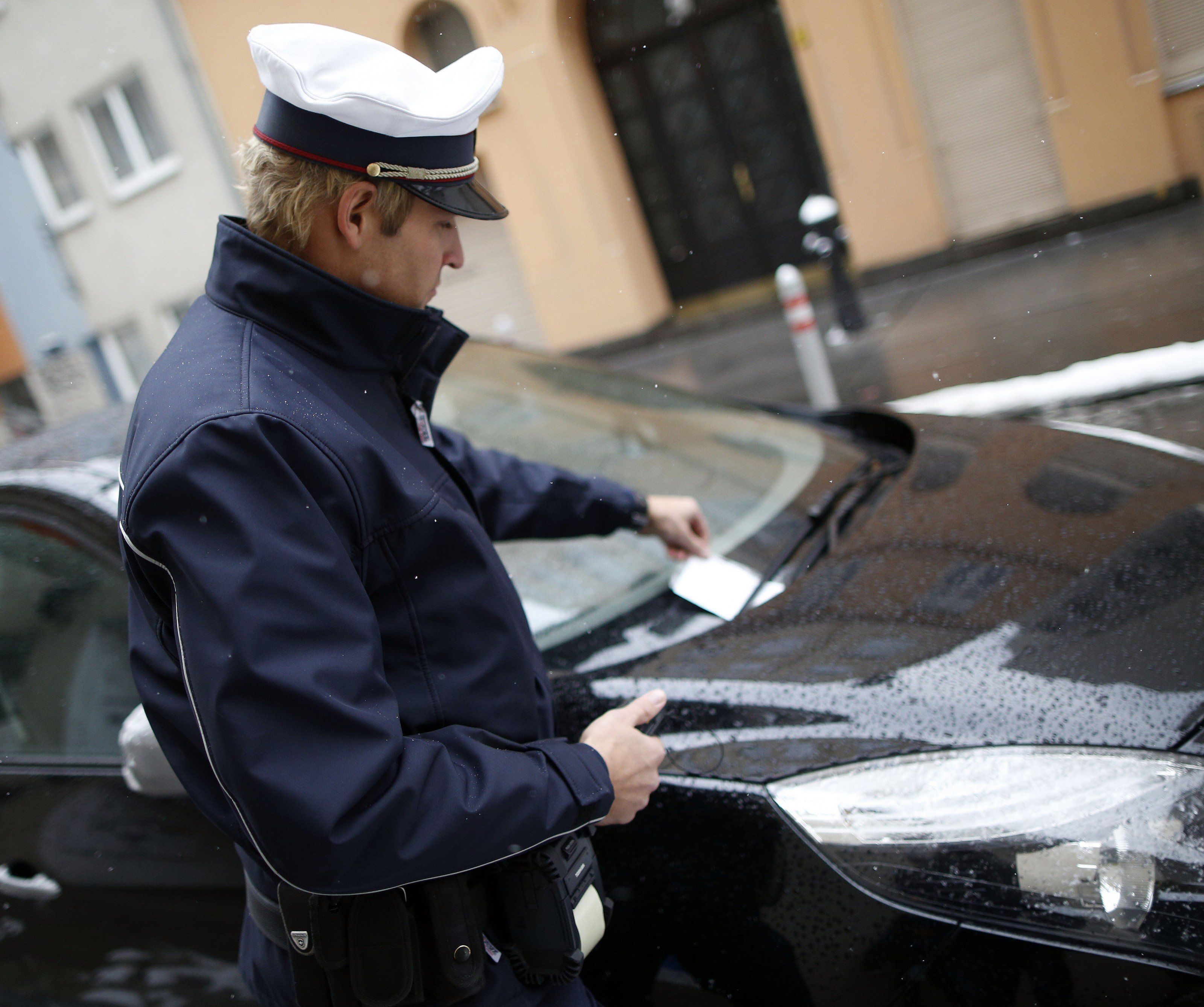 Kurzparkzone auch zu Weihnachten: Am 24. Dezember nicht den Kurzparkschein vergessen! Kurzparkzone auch zu Weihnachten: Am 24. Dezember nicht den Kurzparkschein vergessen!