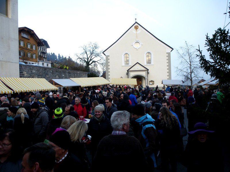 Weihnachtliche Atmosphäre auf dem Dorfplatz in Doren Weihnachtliche Atmosphäre auf dem Dorfplatz in Doren