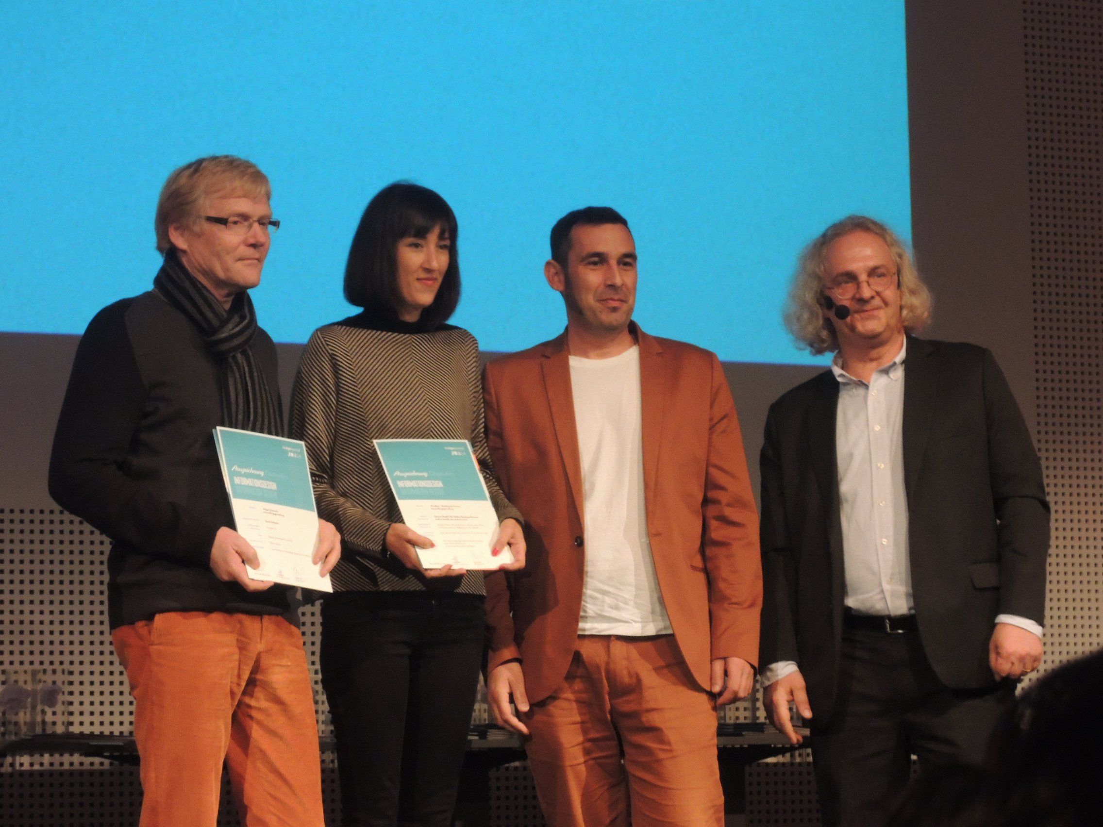 Helmut Schlatter (links) durfte den Preis stellvertretend entgegen nehmen. Helmut Schlatter (links) durfte den Preis stellvertretend entgegen nehmen.