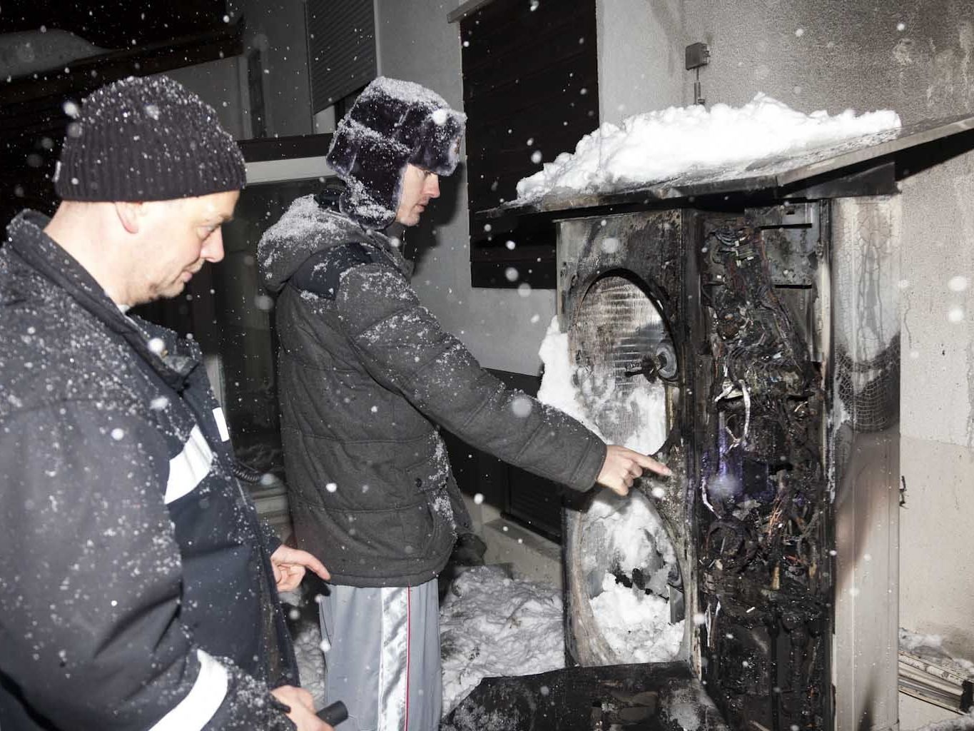 Feriengäste konnten Übergreifen der Flammen verhindern Feriengäste konnten Übergreifen der Flammen verhindern