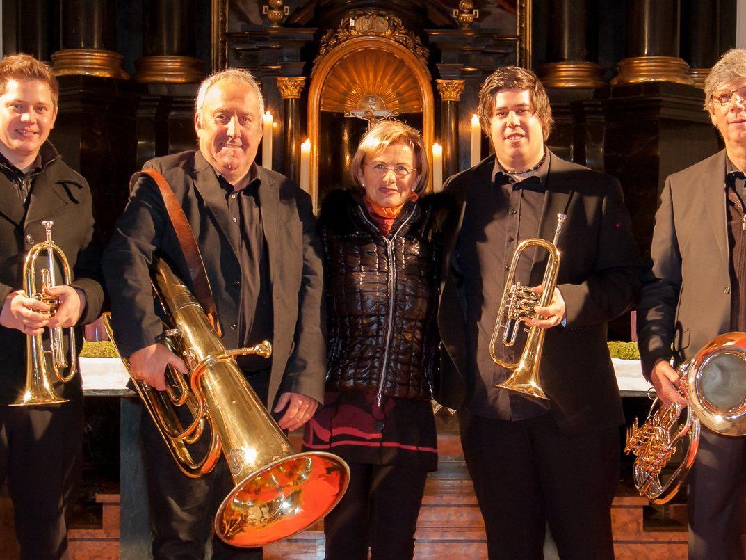 Weihnachtskonzert der Bürserberger Volksmusikanten mit Renate Neve. Weihnachtskonzert der Bürserberger Volksmusikanten mit Renate Neve.