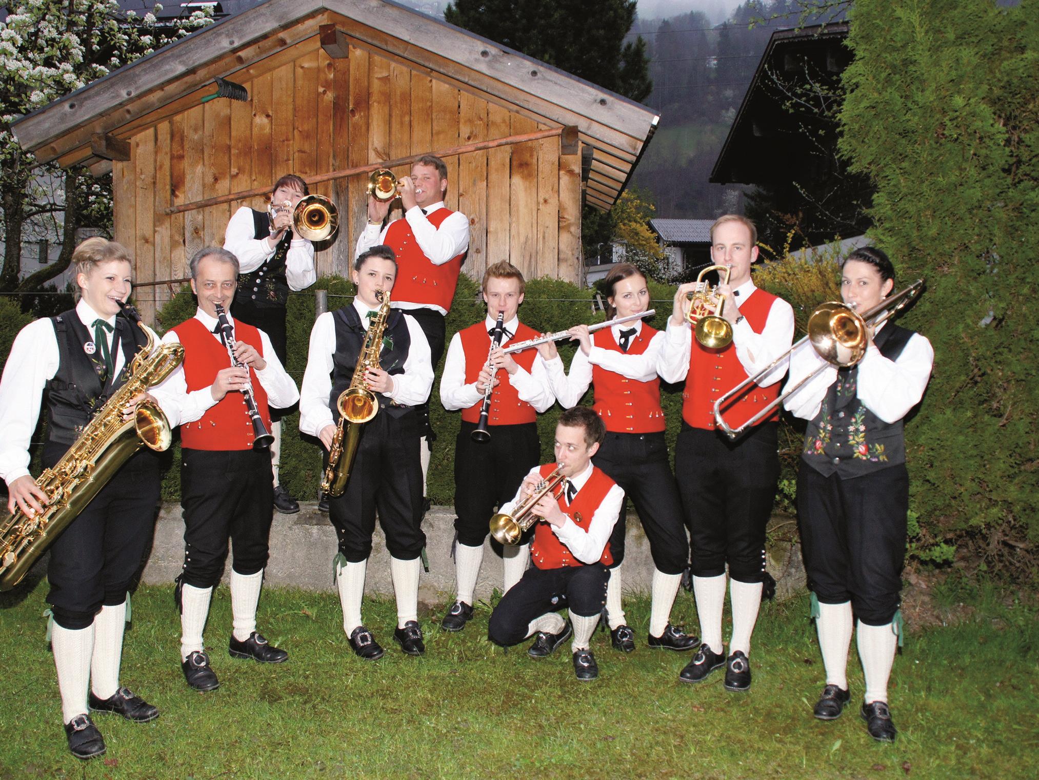 Die Musikanten des Fraßenecho Raggal und MV St. Anton freuen sich auf das Gemeinschaftskonzert in der Walserhalle Raggal.