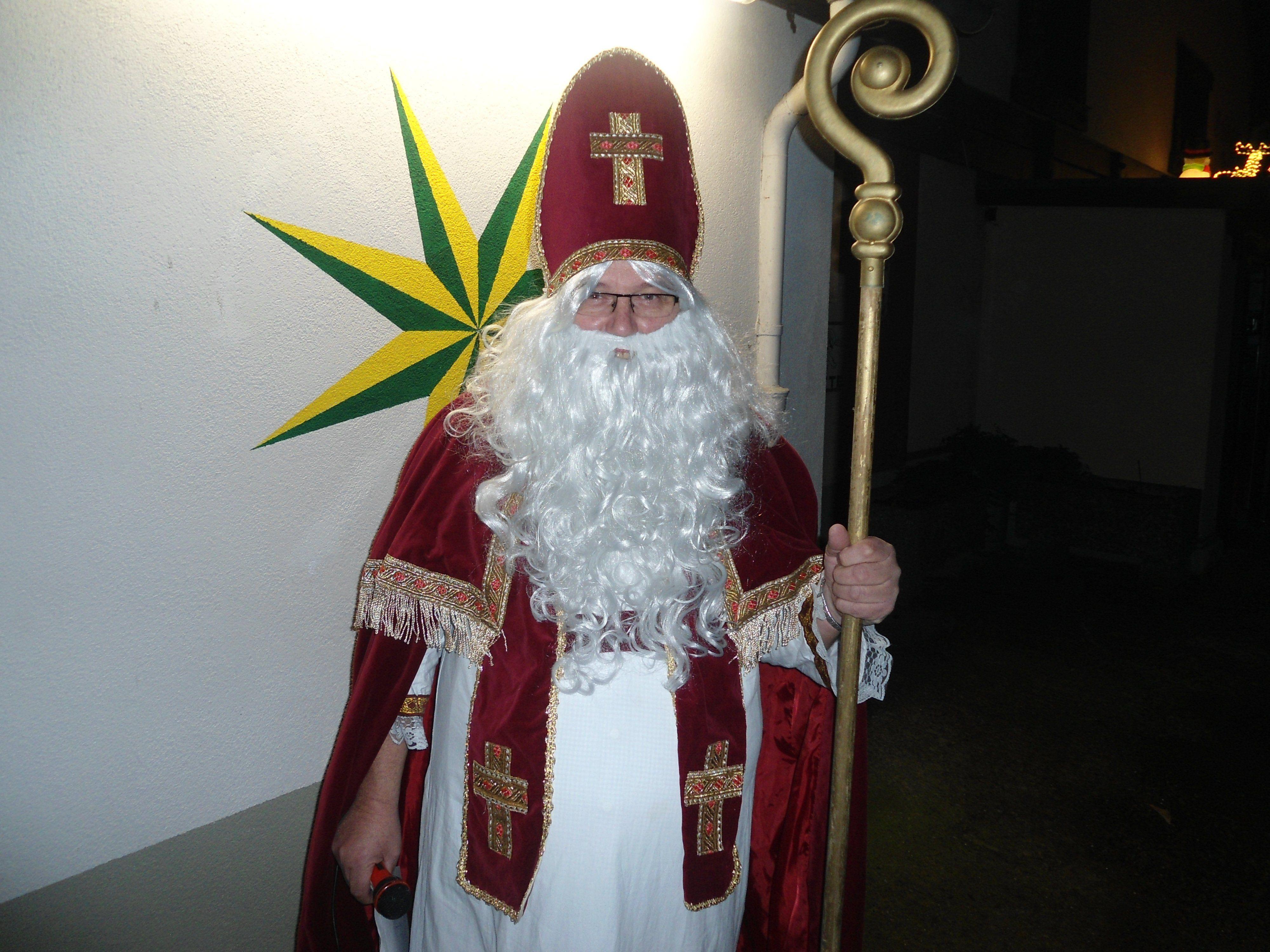 St. Nikolaus besuchte die Sternen-Sparer.