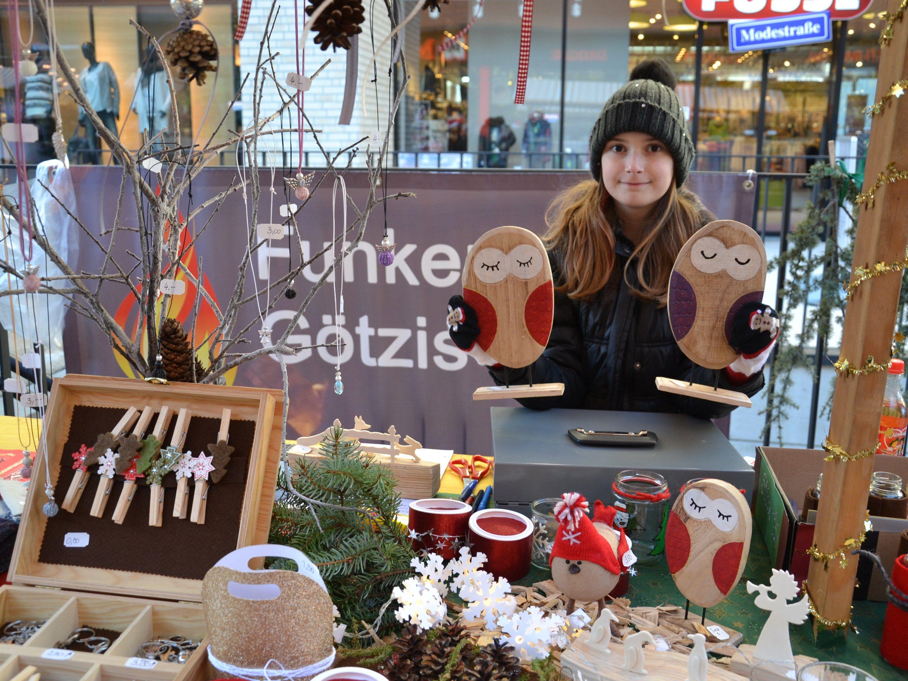 Auch Emily von der Götzner Funkenzunft hat für den Adventmarkt fest gebastelt....