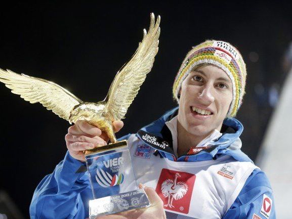 2013/14 kam Thomas Diethart aus dem Nichts und holte sich den Gesamt sieg bei seiner erst zweiten Tournee. 2013/14 kam Thomas Diethart aus dem Nichts und holte sich den Gesamt sieg bei seiner erst zweiten Tournee.