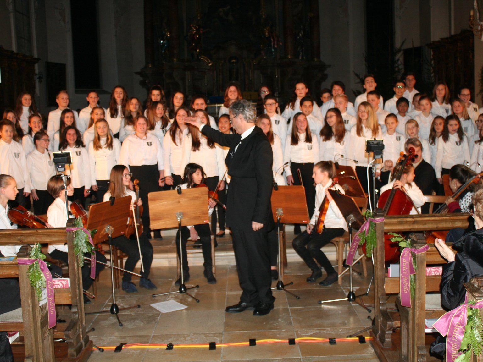 Rund 100 Kinder und Jugendliche der Musikmittelschule Bregenz-Stadt sorgten für ein fulminantes Konzert