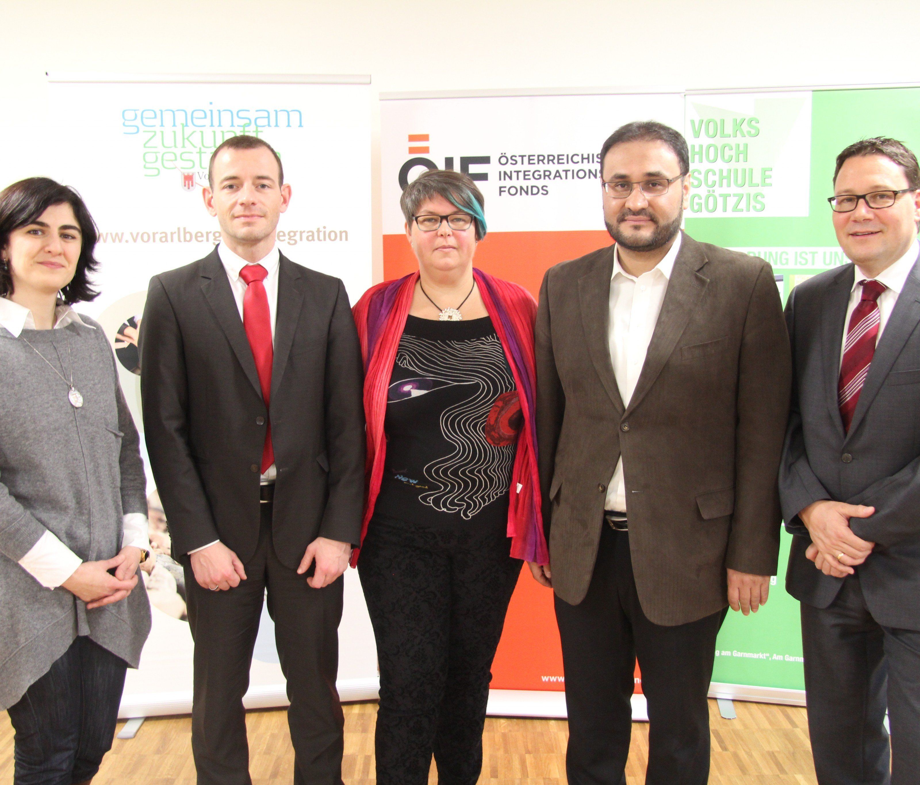 Der Kurs entstand als Kooperation zwischen ÖIF, IGÖ, dem Land Vorarlberg und der VHS Götzis. Der Kurs entstand als Kooperation zwischen ÖIF, IGÖ, dem Land Vorarlberg und der VHS Götzis.