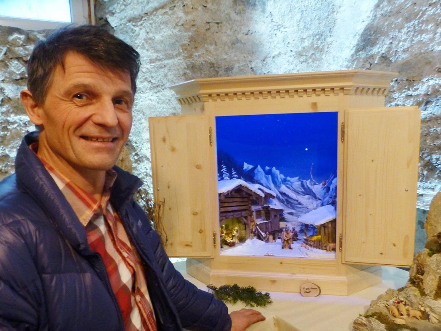 Franz-Marco Sauer baute seine Kastenkrippe beim ältesten Krippenverein der Welt in Wenns