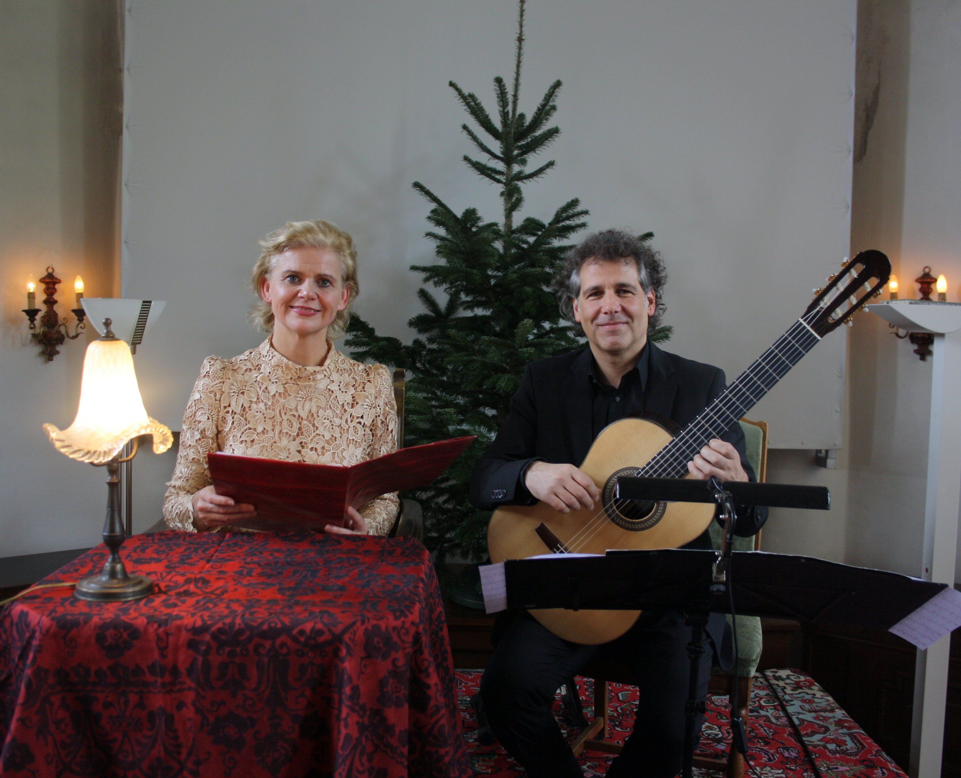 „Schloss Hofener Advent“ mit Renate Bauer und Alexander Swete begeisterte im stimmungsvollen Ambiente.