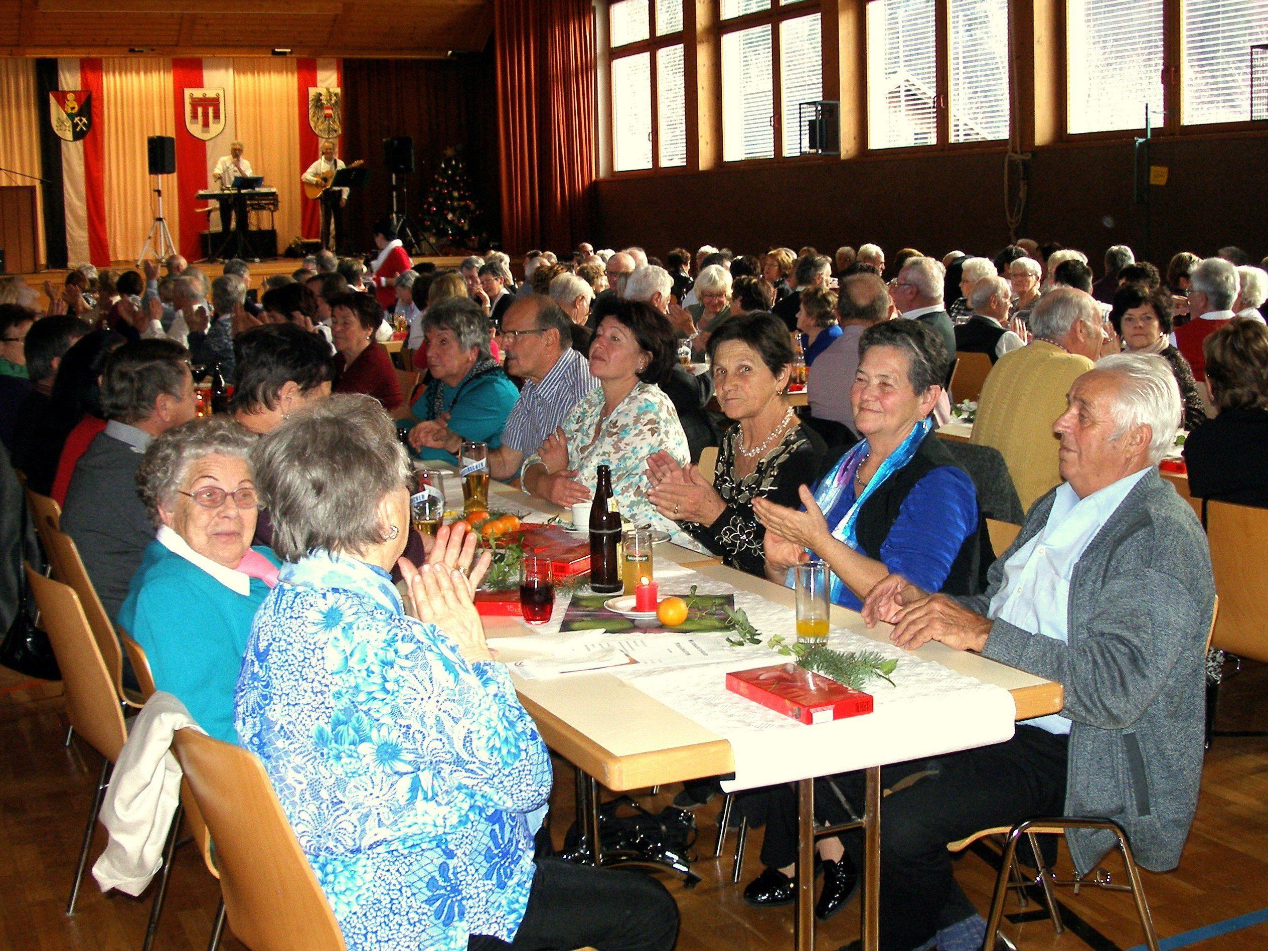 Blick in den Festsaal. Blick in den Festsaal.