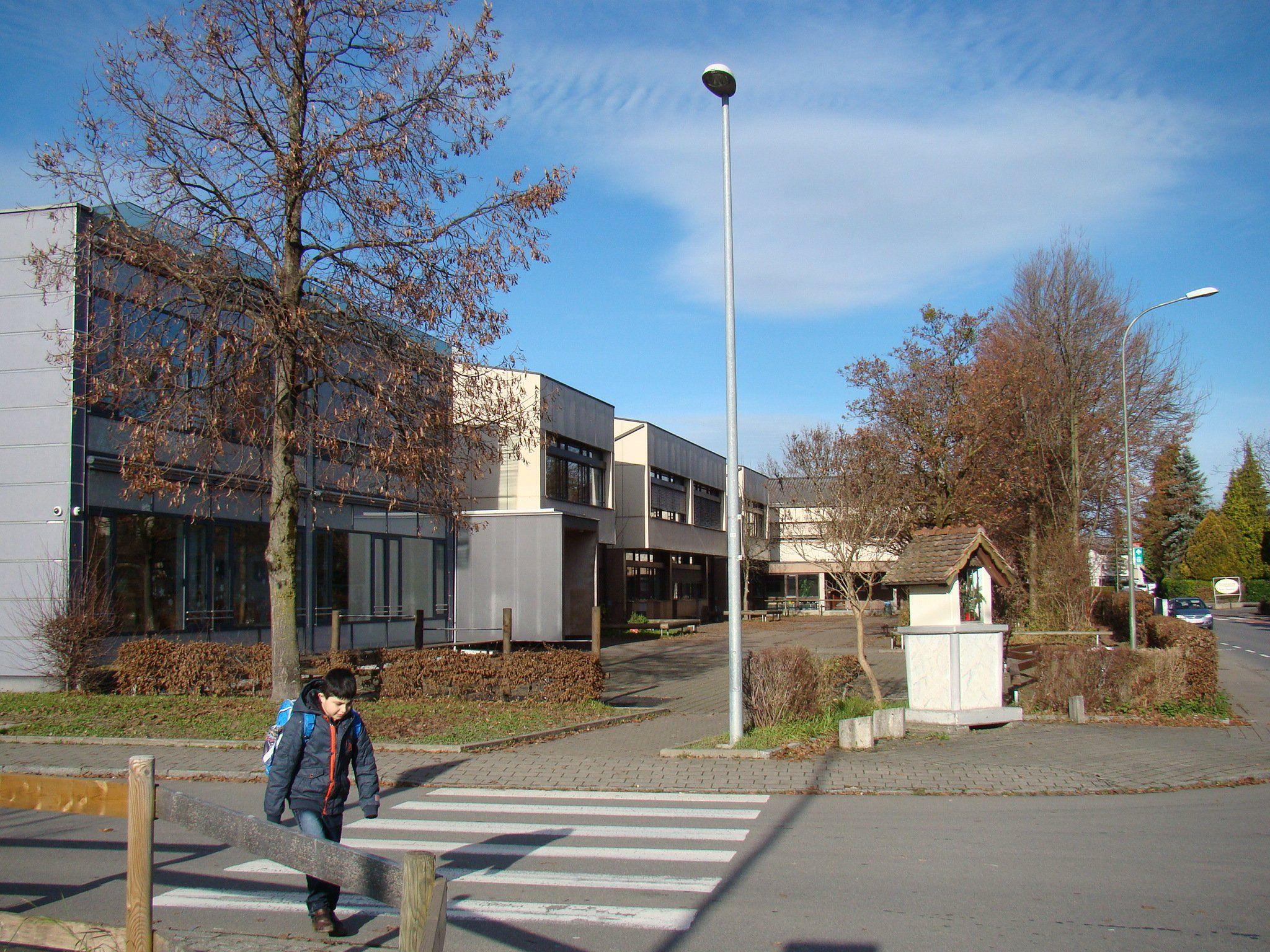 Statt der Generalsanierung der Volksschule Rotkreuz wird die Errichtung eines modernen Bildungs-Campus geplant.