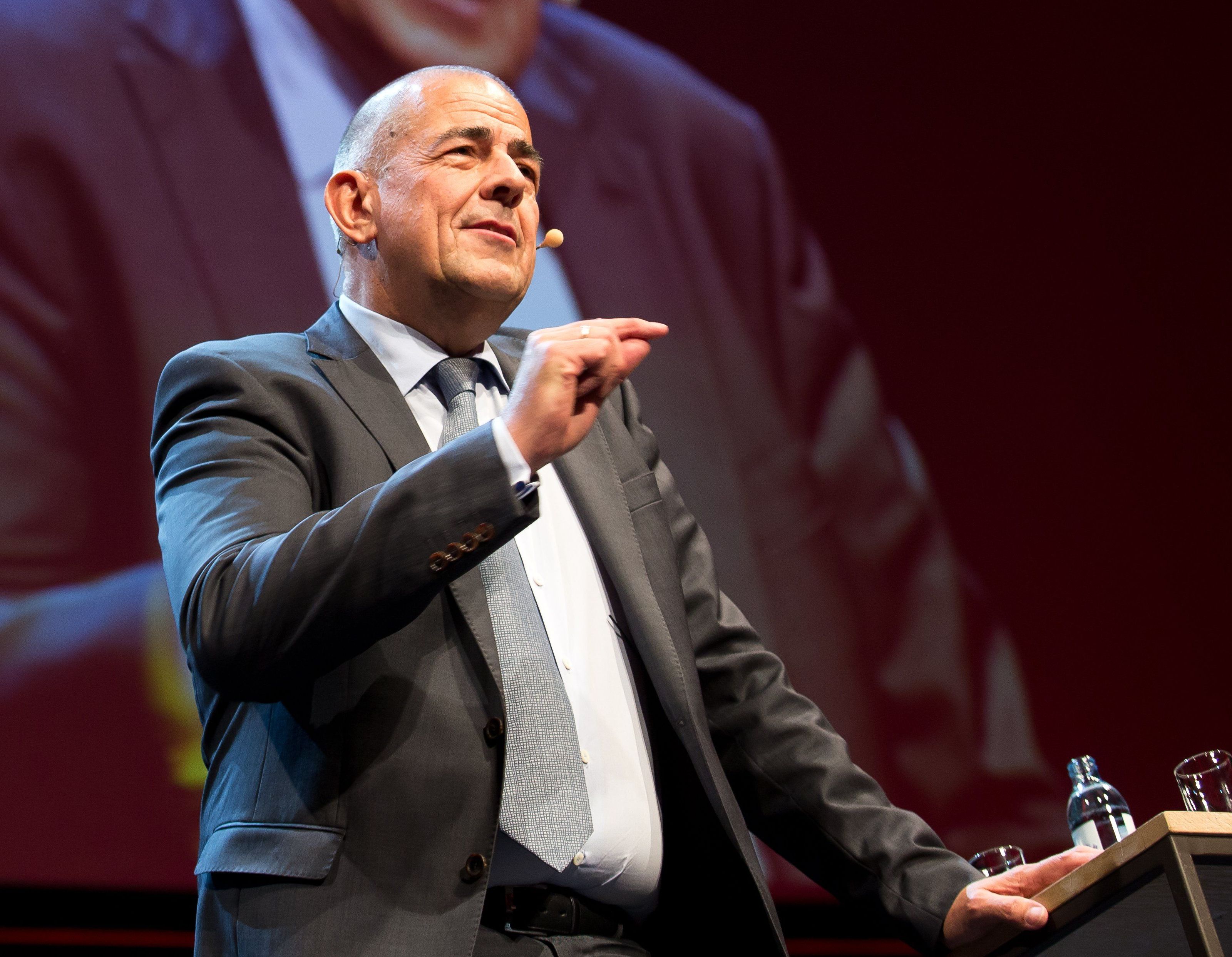 Ein zunehmender Teil der Wertschöpfung soll laut CEO Schumacher künftig aus eigenen Software-Anwendungen kommen. Ein zunehmender Teil der Wertschöpfung soll laut CEO Schumacher künftig aus eigenen Software-Anwendungen kommen.