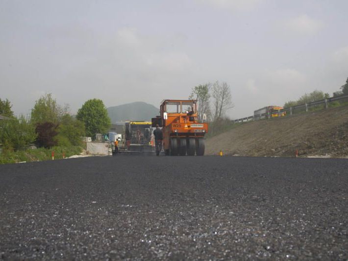 Heimische Firmen würden sich mehr Tiefbauaufträge von der öffentlichen Hand wünschen. Symbol, Heimische Firmen würden sich mehr Tiefbauaufträge von der öffentlichen Hand wünschen. Symbol,