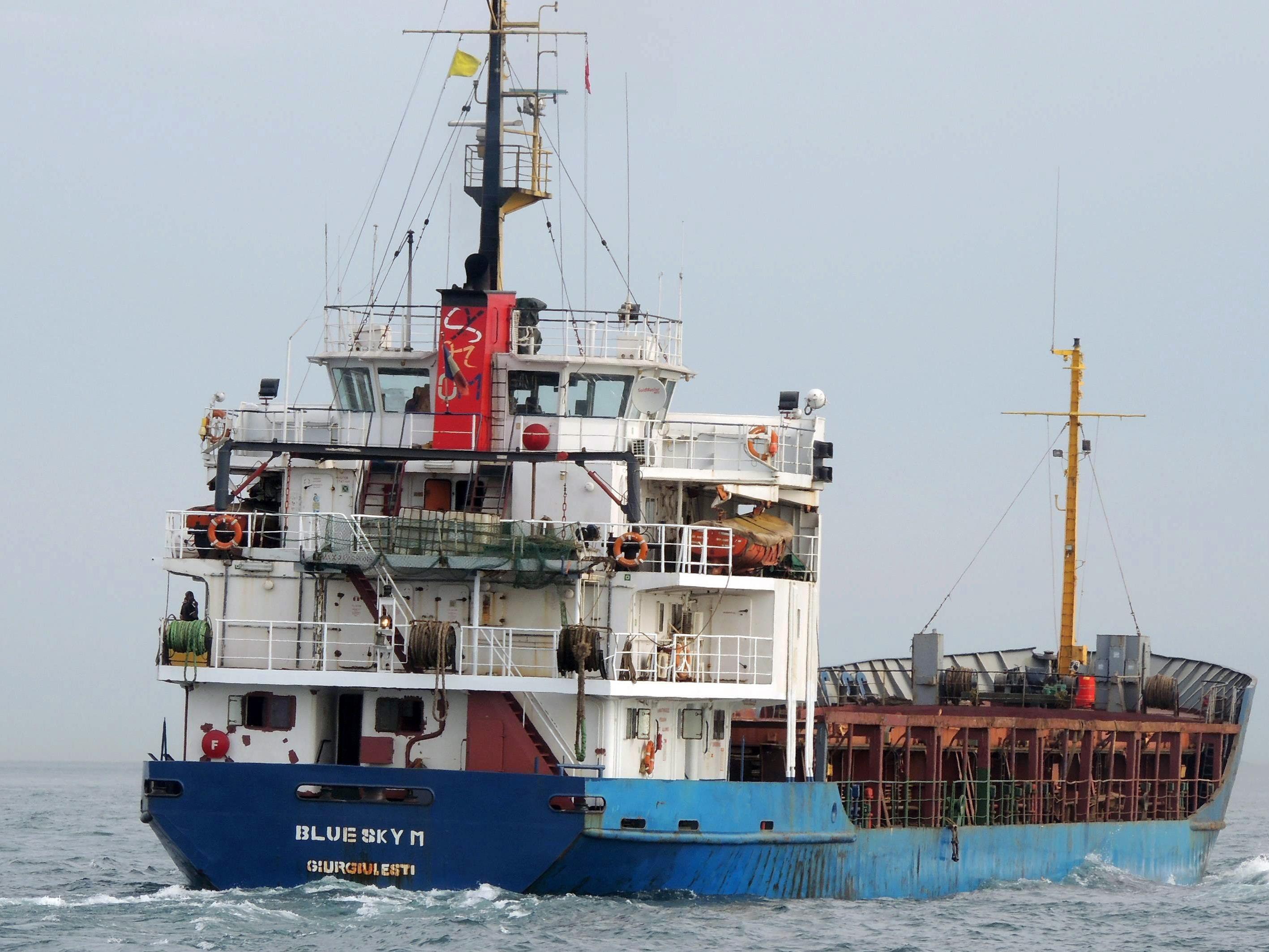 Frachtschiff mit Hunderten Migranten nahe Korfu in Seenot. Im Bild: Die "Blue Sky M".