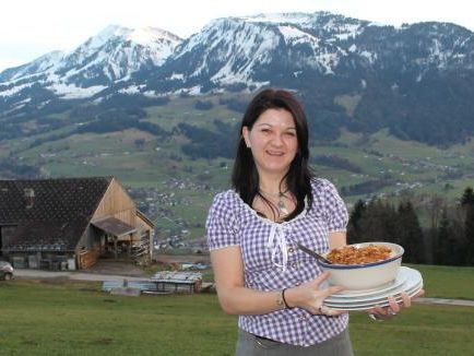 „Soll ich die Käsknöpfle draußen servieren?“, war dieser Tage auf Kaltenbrunnen nur scherzhaft gemeint, aber temperaturmäßig hat nicht viel gefehlt . . . „Soll ich die Käsknöpfle draußen servieren?“, war dieser Tage auf Kaltenbrunnen nur scherzhaft gemeint, aber temperaturmäßig hat nicht viel gefehlt . . .