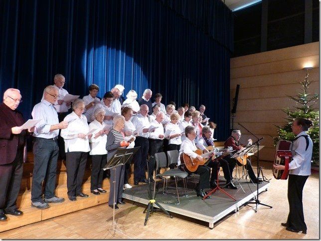 Die Singgruppe eröffnete den besinnlichen Adventnachmittag Die Singgruppe eröffnete den besinnlichen Adventnachmittag